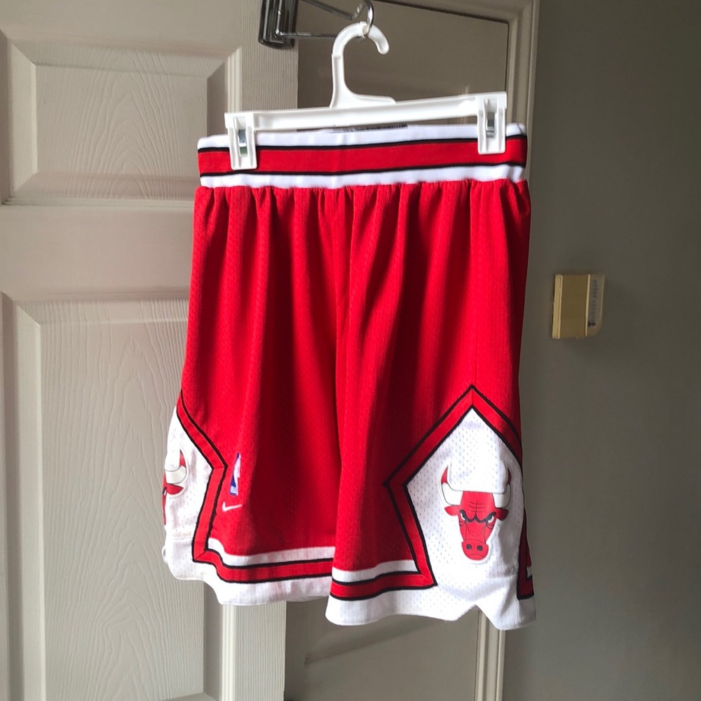 Vintage NBA Shorts 90s Bulls Size Medium 8” Inseam